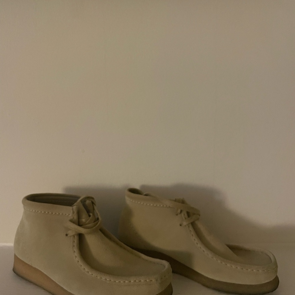 Clarks wallabees suede boots 7.5